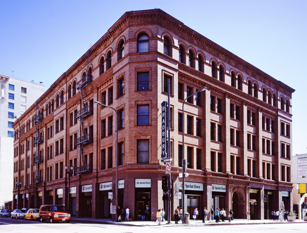 Bradbury_building_Los_Angeles_c2005_01383u_crop